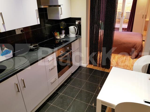 			NEW INSTRUCTION (All bills included), Studio Apartment, 1 bath, 1 reception Studio			 Bermondsey Wall East, Bermondsey